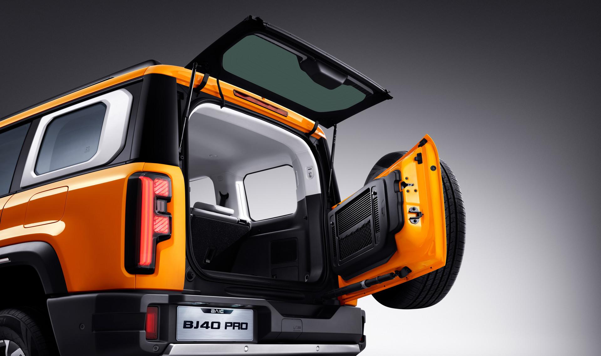 PUERTA TRASERA DIVIDIDA